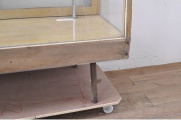 和製アンティーク　ナラ材　お洒落なディスプレイが叶う台形型ガラスケース(ショーケース、飾り棚、陳列棚、店舗什器、キャビネット)(R-066068)