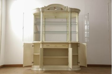 中古　美品!!　イタリア家具　Saltarelli Mobili(サルタレッリモビリ)社　Florence(フローレンス)　大人のエレガントな空間づくりにおすすめなキャビネット(飾り棚、食器棚、カップボード、収納棚、戸棚、ガラスケース、ショーケース、コレクションケース)(定価約41万円)(R-066070)