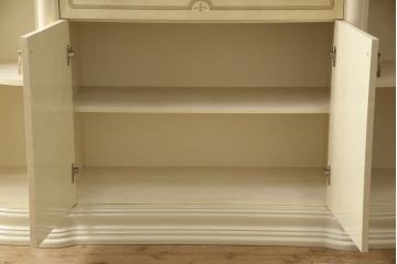 中古　美品!!　イタリア家具　Saltarelli Mobili(サルタレッリモビリ)社　Florence(フローレンス)　大人のエレガントな空間づくりにおすすめなキャビネット(飾り棚、食器棚、カップボード、収納棚、戸棚、ガラスケース、ショーケース、コレクションケース)(定価約41万円)(R-066070)