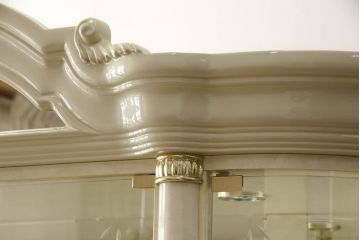 中古　美品!!　イタリア家具　Saltarelli Mobili(サルタレッリモビリ)社　Florence(フローレンス)　大人のエレガントな空間づくりにおすすめなキャビネット(飾り棚、食器棚、カップボード、収納棚、戸棚、ガラスケース、ショーケース、コレクションケース)(定価約41万円)(R-066070)