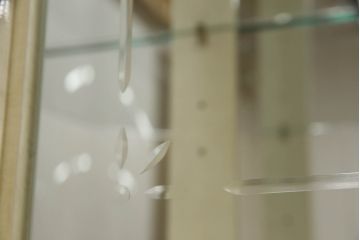 中古　美品!!　イタリア家具　Saltarelli Mobili(サルタレッリモビリ)社　Florence(フローレンス)　大人のエレガントな空間づくりにおすすめなキャビネット(飾り棚、食器棚、カップボード、収納棚、戸棚、ガラスケース、ショーケース、コレクションケース)(定価約41万円)(R-066070)