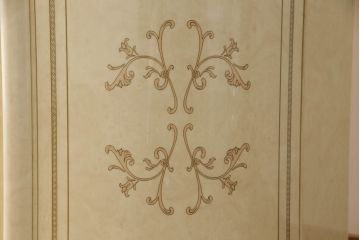 中古　美品!!　イタリア家具　Saltarelli Mobili(サルタレッリモビリ)社　Florence(フローレンス)　大人のエレガントな空間づくりにおすすめなキャビネット(飾り棚、食器棚、カップボード、収納棚、戸棚、ガラスケース、ショーケース、コレクションケース)(定価約41万円)(R-066070)