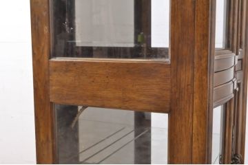 中古　DREXEL HERITAGE(ドレクセルヘリテイジ)　Grand Villa(グランドヴィラ)　高級感ある佇まいが目を引くキャビネット(キュリオケース、ガラスケース、ショーケース、飾り棚、陳列棚)(R-066074)