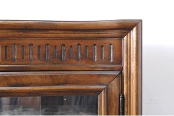 中古　DREXEL HERITAGE(ドレクセルヘリテイジ)　Grand Villa(グランドヴィラ)　高級感ある佇まいが目を引くキャビネット(キュリオケース、ガラスケース、ショーケース、飾り棚、陳列棚)(R-066074)
