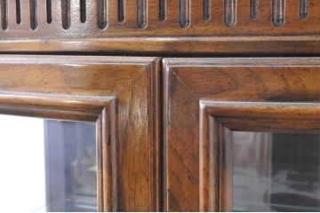 中古　DREXEL HERITAGE(ドレクセルヘリテイジ)　Grand Villa(グランドヴィラ)　高級感ある佇まいが目を引くキャビネット(キュリオケース、ガラスケース、ショーケース、飾り棚、陳列棚)(R-066074)