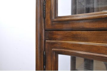 中古　DREXEL HERITAGE(ドレクセルヘリテイジ)　Grand Villa(グランドヴィラ)　高級感ある佇まいが目を引くキャビネット(キュリオケース、ガラスケース、ショーケース、飾り棚、陳列棚)(R-066074)