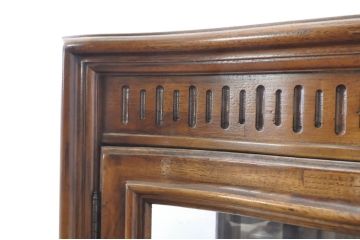 中古　DREXEL HERITAGE(ドレクセルヘリテイジ)　Grand Villa(グランドヴィラ)　高級感ある佇まいが目を引くキャビネット(キュリオケース、ガラスケース、ショーケース、飾り棚、陳列棚)(R-066075)