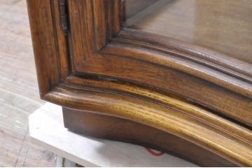 中古　DREXEL HERITAGE(ドレクセルヘリテイジ)　Grand Villa(グランドヴィラ)　高級感ある佇まいが目を引くキャビネット(キュリオケース、ガラスケース、ショーケース、飾り棚、陳列棚)(R-066076)
