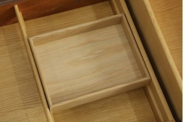 中古　DREXEL HERITAGE(ドレクセルヘリテイジ)　Triune(トライユン)　上品な佇まいが魅力のマホガニー材製サイドボード(サイドチェスト、引き出し、ドロワー)(定価約70万円)(R-066077)