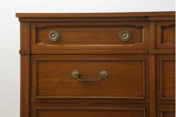 中古　DREXEL HERITAGE(ドレクセルヘリテイジ)　Triune(トライユン)　上品な佇まいが魅力のマホガニー材製サイドボード(サイドチェスト、引き出し、ドロワー)(定価約70万円)(R-066077)
