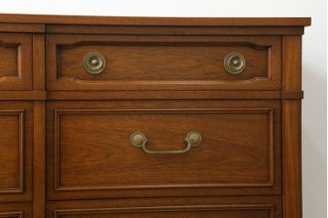 中古　DREXEL HERITAGE(ドレクセルヘリテイジ)　Triune(トライユン)　上品な佇まいが魅力のマホガニー材製サイドボード(サイドチェスト、引き出し、ドロワー)(定価約70万円)(R-066077)