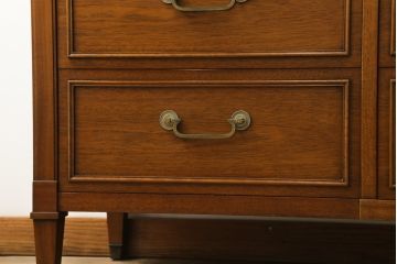 中古　DREXEL HERITAGE(ドレクセルヘリテイジ)　Triune(トライユン)　上品な佇まいが魅力のマホガニー材製サイドボード(サイドチェスト、引き出し、ドロワー)(定価約70万円)(R-066077)