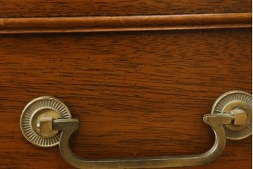 中古　DREXEL HERITAGE(ドレクセルヘリテイジ)　Triune(トライユン)　上品な佇まいが魅力のマホガニー材製サイドボード(サイドチェスト、引き出し、ドロワー)(定価約70万円)(R-066077)