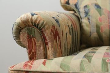 中古　美品　DREXEL HERITAGE(ドレクセルヘリテイジ)　クラシカルな佇まいが魅力の3人掛けソファ(3Pソファ、三人掛けソファ、トリプルソファ、アームソファ)(R-066078)
