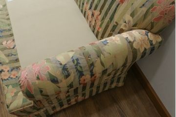 中古　美品　DREXEL HERITAGE(ドレクセルヘリテイジ)　クラシカルな佇まいが魅力の3人掛けソファ(3Pソファ、三人掛けソファ、トリプルソファ、アームソファ)(R-066078)