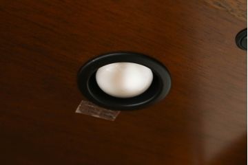中古　DREXEL HERITAGE(ドレクセルヘリテイジ)　FRANCESCA(フランチェスカ)シリーズ　気品溢れる佇まいが魅力のガラスキャビネット(飾り棚、キュリオケース、ショーケース、ガラスケース、コレクションケース)(定価約74万円)(R-066079)