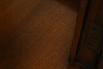 中古　DREXEL HERITAGE(ドレクセルヘリテイジ)　FRANCESCA(フランチェスカ)シリーズ　気品溢れる佇まいが魅力のガラスキャビネット(飾り棚、キュリオケース、ショーケース、ガラスケース、コレクションケース)(定価約74万円)(R-066079)