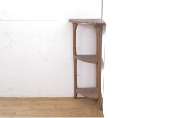 中古　伝統工芸　日光彫り　大胆にあしらわれた牡丹の意匠が目を引くコーナーラック(飾り台、花台)(R-066080)