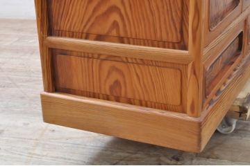 和製ビンテージ　肥松(老松、アブラマツ)　温かみのある色合いと美しい木目が魅力の茶棚(違い棚、飾り棚、収納棚、戸棚、ヴィンテージ)(R-066088)