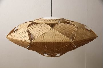 和製ビンテージ　希少な廃盤品　YAMAGIWA(ヤマギワ)　近藤昭作　竹のあかり　花びらのようなシェードが可愛らしい竹あんどんの天井照明(行灯、行燈、吊り下げ照明、ペンダントライト、シェード、電笠、ヴィンテージ)(R-066090)