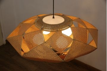 和製ビンテージ　希少な廃盤品　YAMAGIWA(ヤマギワ)　近藤昭作　竹のあかり　花びらのようなシェードが可愛らしい竹あんどんの天井照明(行灯、行燈、吊り下げ照明、ペンダントライト、シェード、電笠、ヴィンテージ)(R-066090)