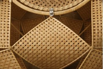 和製ビンテージ　希少な廃盤品　YAMAGIWA(ヤマギワ)　近藤昭作　竹のあかり　花びらのようなシェードが可愛らしい竹あんどんの天井照明(行灯、行燈、吊り下げ照明、ペンダントライト、シェード、電笠、ヴィンテージ)(R-066090)
