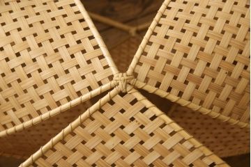 和製ビンテージ　希少な廃盤品　YAMAGIWA(ヤマギワ)　近藤昭作　竹のあかり　花びらのようなシェードが可愛らしい竹あんどんの天井照明(行灯、行燈、吊り下げ照明、ペンダントライト、シェード、電笠、ヴィンテージ)(R-066090)