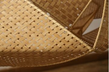 和製ビンテージ　希少な廃盤品　YAMAGIWA(ヤマギワ)　近藤昭作　竹のあかり　花びらのようなシェードが可愛らしい竹あんどんの天井照明(行灯、行燈、吊り下げ照明、ペンダントライト、シェード、電笠、ヴィンテージ)(R-066090)