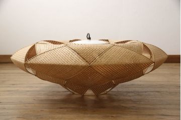 和製ビンテージ　希少な廃盤品　YAMAGIWA(ヤマギワ)　近藤昭作　竹のあかり　花びらのようなシェードが可愛らしい竹あんどんの天井照明(行灯、行燈、吊り下げ照明、ペンダントライト、シェード、電笠、ヴィンテージ)(R-066090)