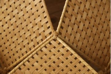 和製ビンテージ　希少な廃盤品　YAMAGIWA(ヤマギワ)　近藤昭作　竹のあかり　花びらのようなシェードが可愛らしい竹あんどんの天井照明(行灯、行燈、吊り下げ照明、ペンダントライト、シェード、電笠、ヴィンテージ)(R-066090)