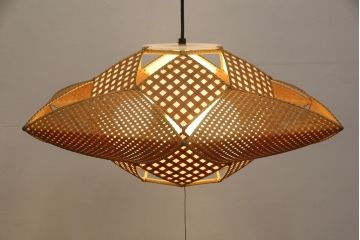 和製ビンテージ　希少な廃盤品　YAMAGIWA(ヤマギワ)　近藤昭作　竹のあかり　幾何学模様のようなデザインがお洒落な竹あんどんの天井照明(行灯、行燈、吊り下げ照明、ペンダントライト、シェード、電笠、ヴィンテージ)(R-066091)