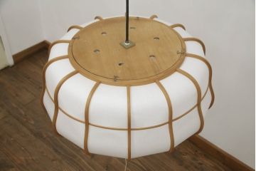 和製ビンテージ　YAMAGIWA(ヤマギワ)　京都指し物工芸　和田卯　榎本文夫作　秋田杉　優美な曲線が魅力の曲げ木照明(京指物、曲木、和風照明、天井照明、ペンダントライト、吊り下げ照明、シェード、電笠、ヴィンテージ)(R-066092)