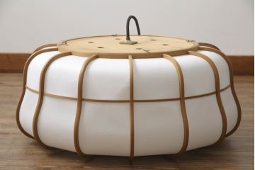 和製ビンテージ　YAMAGIWA(ヤマギワ)　京都指し物工芸　和田卯　榎本文夫作　秋田杉　優美な曲線が魅力の曲げ木照明(京指物、曲木、和風照明、天井照明、ペンダントライト、吊り下げ照明、シェード、電笠、ヴィンテージ)(R-066092)