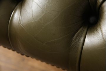 中古　美品　どっしりとした構えが高級感を漂わせる回転チェア(エグゼクティブチェア、オフィスチェア、デスクチェア、アームチェア、回転イス、椅子)(R-066094)