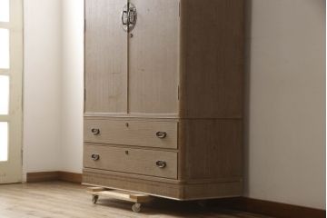 中古　伝統工芸士　小林雄蔵作　シックなカラーの金具が凛とした雰囲気を醸し出す加茂総桐箪笥(胴丸、総桐たんす、着物箪笥、引き出し、和タンス)(R-066095)