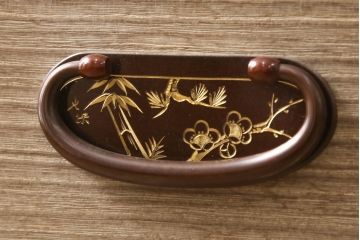 中古　伝統工芸士　小林雄蔵作　シックなカラーの金具が凛とした雰囲気を醸し出す加茂総桐箪笥(胴丸、総桐たんす、着物箪笥、引き出し、和タンス)(R-066095)