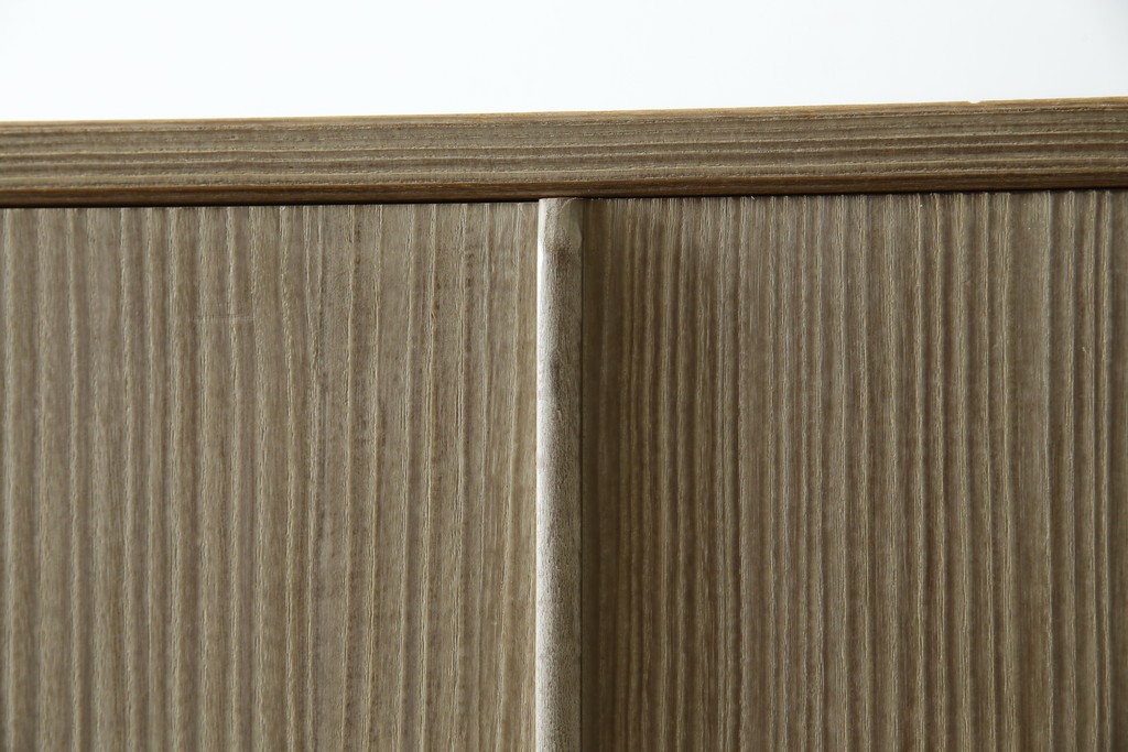 中古　繊細なデザインの金具が洗練された雰囲気を高める加茂総桐箪笥(並厚)　(R-066096)