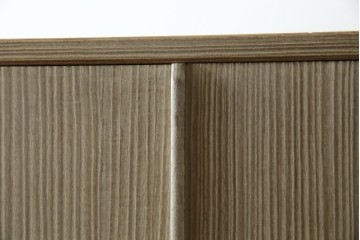 中古　繊細なデザインの金具が洗練された雰囲気を高める加茂総桐箪笥(並厚)　(R-066096)