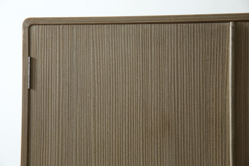 中古　繊細なデザインの金具が洗練された雰囲気を高める加茂総桐箪笥(並厚)　(R-066096)