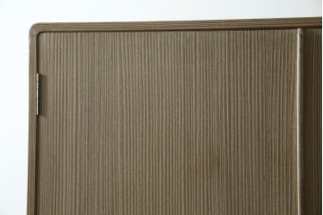 中古　繊細なデザインの金具が洗練された雰囲気を高める加茂総桐箪笥(並厚)　(R-066096)