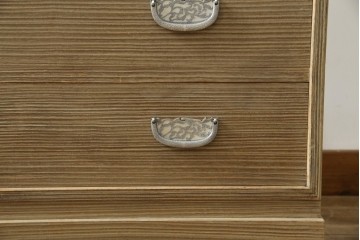 中古　繊細なデザインの金具が洗練された雰囲気を高める加茂総桐箪笥(並厚)　(R-066096)