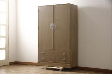 中古　繊細なデザインの金具が洗練された雰囲気を高める加茂総桐箪笥(並厚、総桐たんす、着物箪笥、引き出し、和タンス)(R-066096)