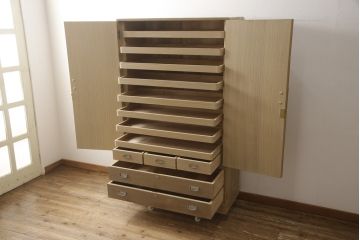 中古　繊細なデザインの金具が洗練された雰囲気を高める加茂総桐箪笥(並厚、総桐たんす、着物箪笥、引き出し、和タンス)(R-066096)