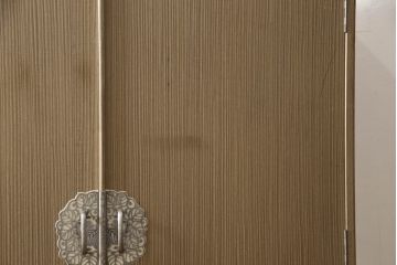 中古　繊細なデザインの金具が洗練された雰囲気を高める加茂総桐箪笥(並厚、総桐たんす、着物箪笥、引き出し、和タンス)(R-066096)
