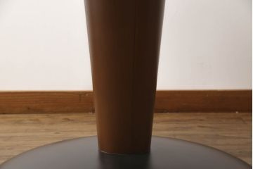 中古　美品　arflex(アルフレックス)　ステーションチェントロ(STATION CENTRO)　洗練されたモダンデザインが魅力的なダイニングテーブル(定価約45万円)(ラウンドテーブル、丸テーブル、食卓)(R-066099)