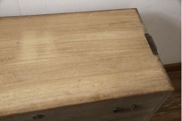 和製アンティーク　昭和レトロ　趣き深い木の風合いが魅力!!シンプルな桐箪笥ローチェスト(引き出し、ローボード、テレビ台、テレビボード、桐たんす、収納箪笥、和タンス)(R-066100)