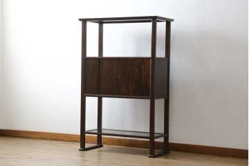 中古　松本民芸家具　#506型　シックな色合いと上品な佇まいが魅力の朝鮮棚(飾り棚、収納棚、戸棚、茶棚)(定価約23万円)(R-066102)