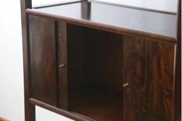中古　松本民芸家具　#506型　シックな色合いと上品な佇まいが魅力の朝鮮棚(飾り棚、収納棚、戸棚、茶棚)(定価約23万円)(R-066102)
