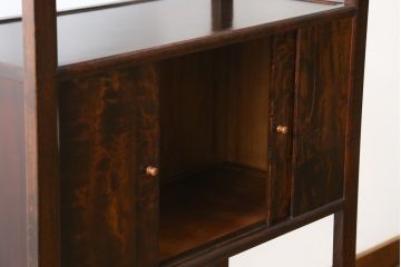 中古　松本民芸家具　#506型　シックな色合いと上品な佇まいが魅力の朝鮮棚(飾り棚、収納棚、戸棚、茶棚)(定価約23万円)(R-066102)