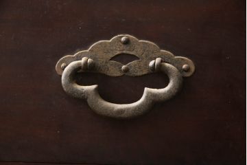 和製アンティーク　超美品!!　前面栗材　上手物　大きな桜丸金具と綺麗な漆の色合いが和の雰囲気を高める米沢箪笥(重ね箪笥、引き出し、収納タンス、衣装たんす、時代箪笥)(R-066110)
